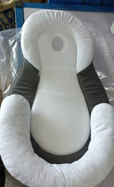 Portable Baby Crib for Easy Travel and Cozy Sleep 1